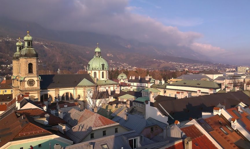 السقف الذهبي من اجمل اماكن السياحة في انسبروك النمسا