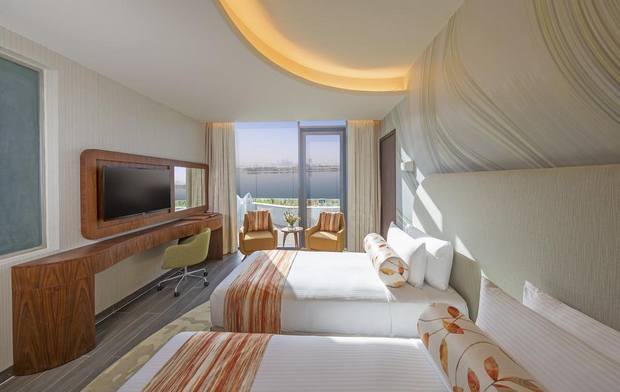 تنفرد غرف فندق ذا رتريت نخلة في دبي بالمساحات الواسعة والديكورات الراقية