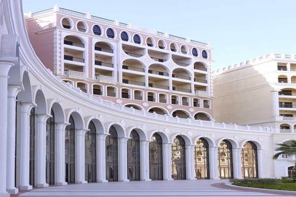 فندق ريتز كارلتون ابوظبي من أفضل فنادق الإمارات