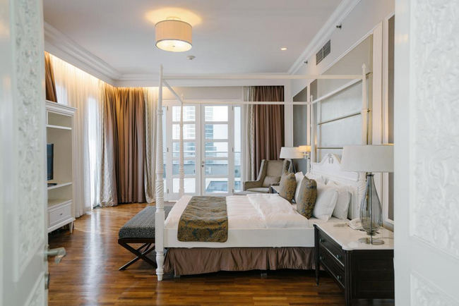 فنادق خمس نجوم جاكرتا تشمل غُرف بها نوافذ كبيرة بإطلالات رائعة
