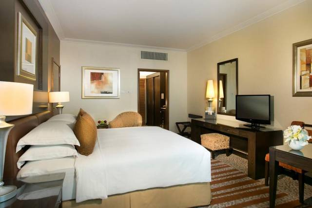 يُقدّم فندق روضة المروج دبي بوفية مُناسب للأطفال ما جعله من افضل الفنادق في دبي للعوائل