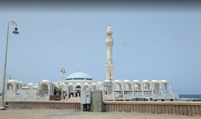 المسجد العائم في جدة من المعالم السياحية المشهورة