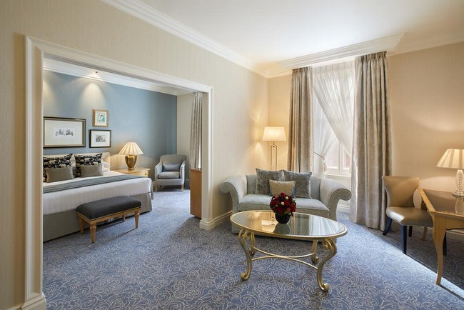 حجز فندق في لندن به غُرف تشمل منطقة جلوس مُريحة وراقية