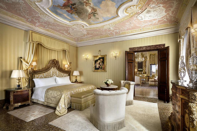 تصاميم ديكورات أسطورية في افضل فنادق فينيسيا لشهر العسل