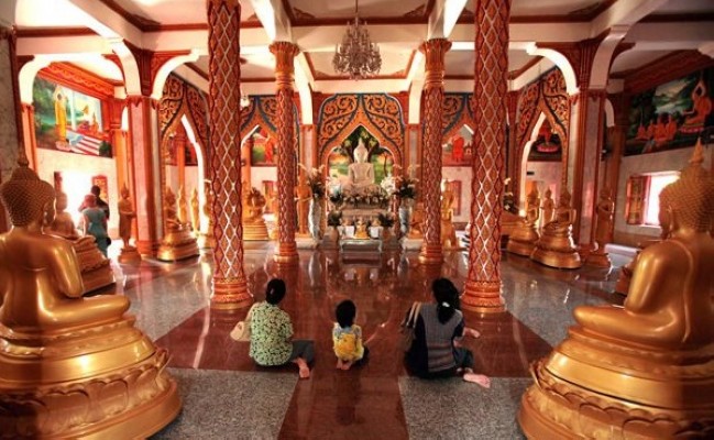 معبد وات تشالونج بتايلاند 