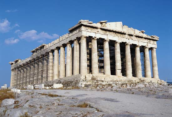 أكروبوليس من افضل اماكن السياحة في أثينا اليونان