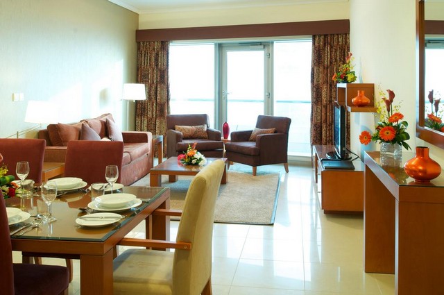 السلام للشقق الفندقية دبي يوفر منطقة للجلوس حتى يشعر النزلاء بالراحة والهدوء