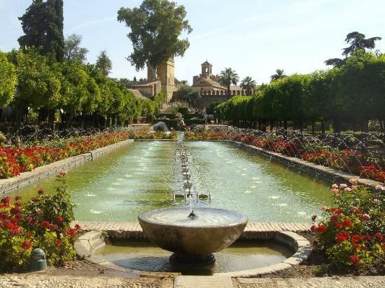 قصر الكازار او قصر قرطبة من اهم الاماكن السياحية في قرطبة اسبانيا