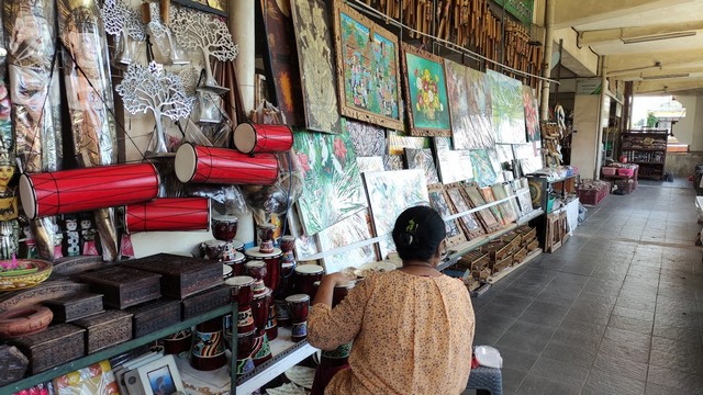 سوق الفن كومباساري في بالي