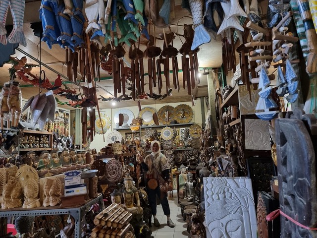 سوق الفن كومباساري بالي