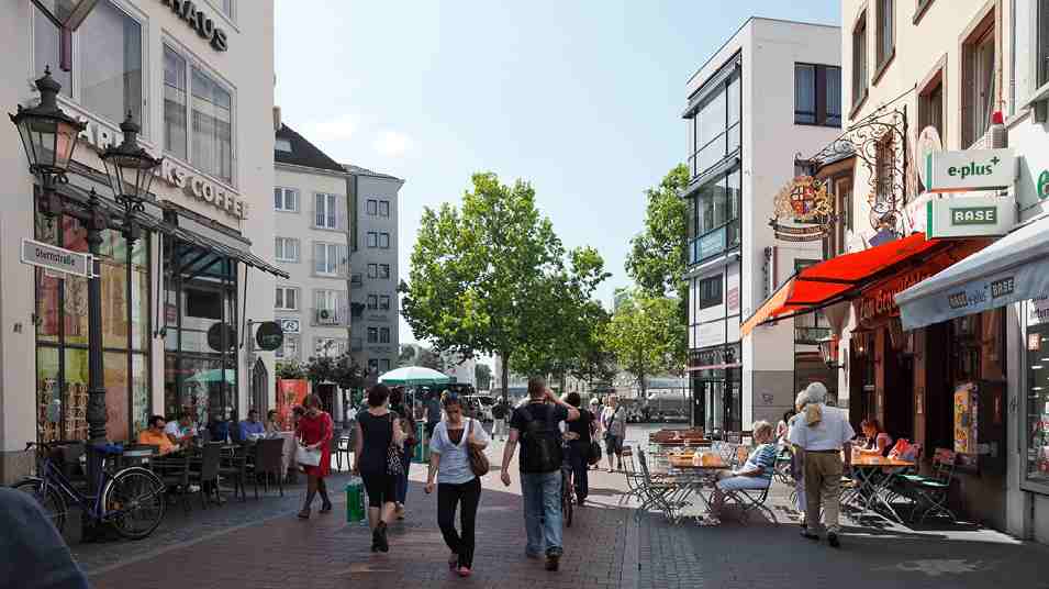 شارع ستيرنستراس من اهم مناطق السياحة في مدينة بون المانيا