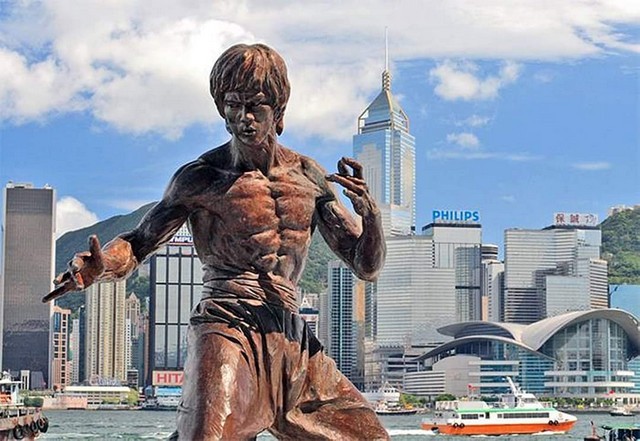 تمثال بروس لي التذكاري هونج كونج