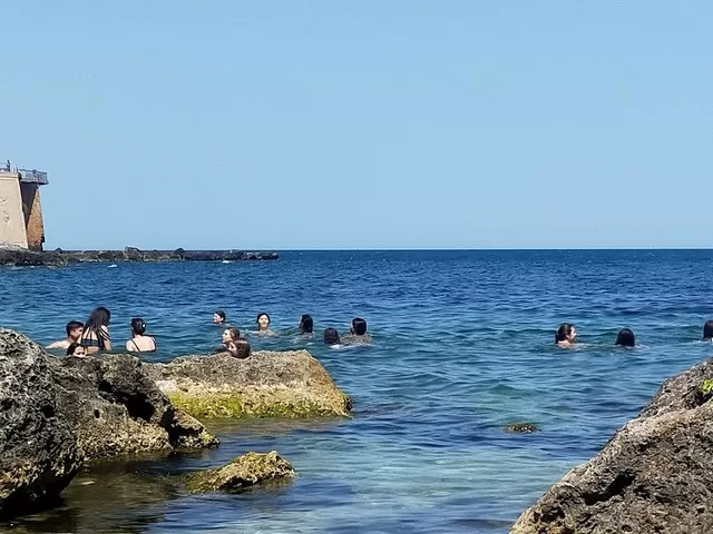 شاطئ كالا روسا في سيراكيوز