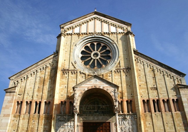 كاتدرائية فيرونا من اشهر الاماكن السياحية في فيرونا ايطاليا