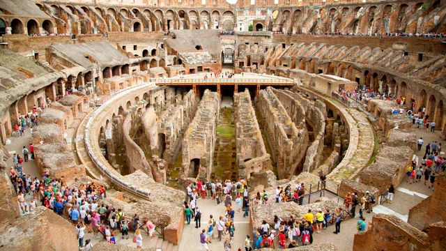 الكولوسيوم في روما ، من اشهر اماكن السياحة في روما ايطاليا