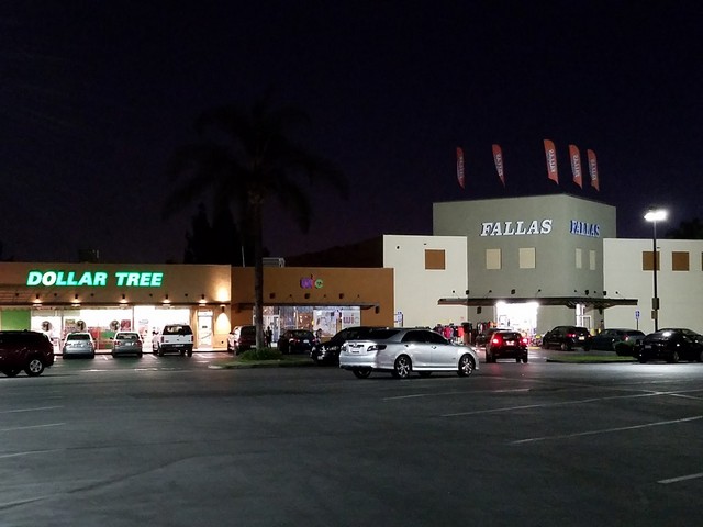 مركز تسوق كومبتون تاون لوس انجلوس