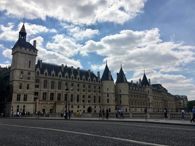 قصر كونسيرجيري في باريس