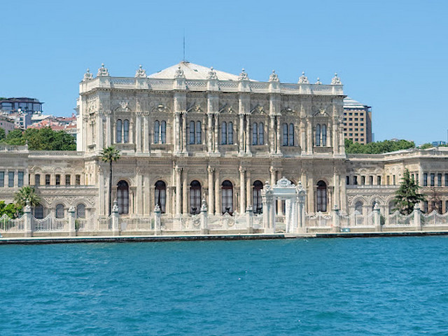 قصر دولما باهتشة في اسطنبول