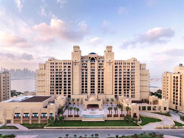 تقرير عن فندق فيرمونت دبي النخله