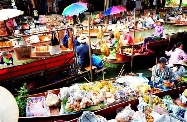 السوق المائي في تايلاند