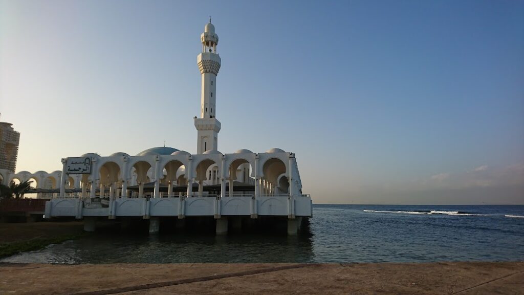 المسجد العائم من اجمل معالم السياحة في جدة
