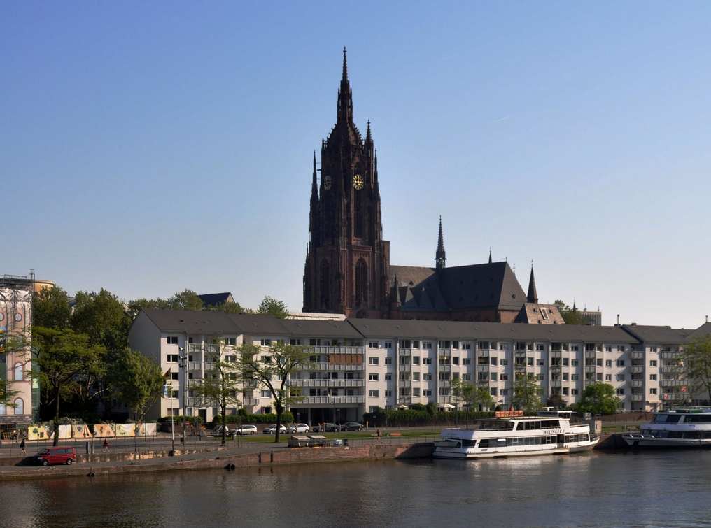 كاتدرائية فرانكفورت من اجمل اماكن السياحة في فرانكفورت المانيا