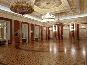 10 أنشطة يُمكن القيام بها في القصر الكبير موسكو