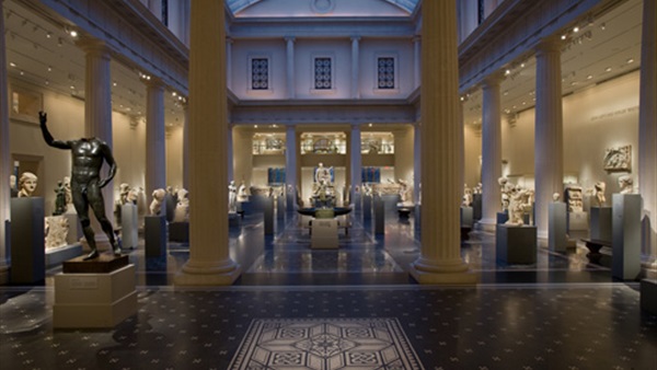 المتحف اليونانى الرومانى من الداخل