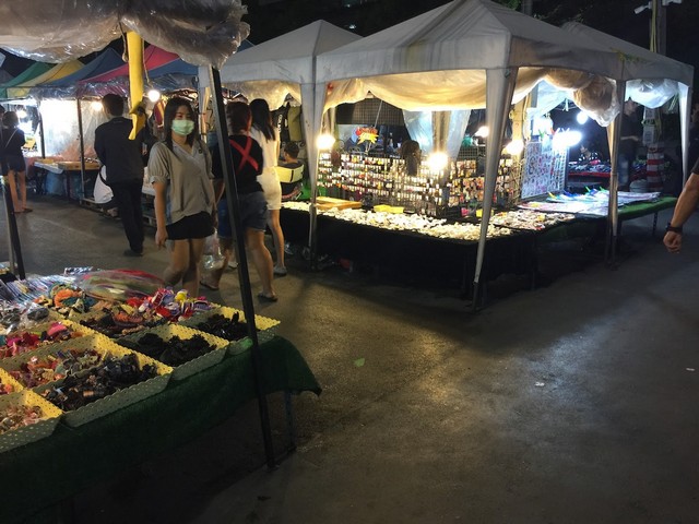 سوق إندي داو خانونج بانكوك