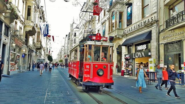 أفضل 8 أنشطة عند زيارة شارع الاستقلال اسطنبول