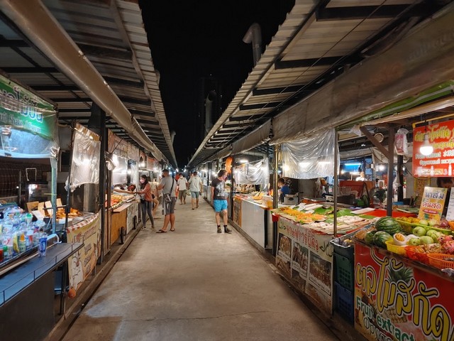 سوق جومتين الليلي بتايا