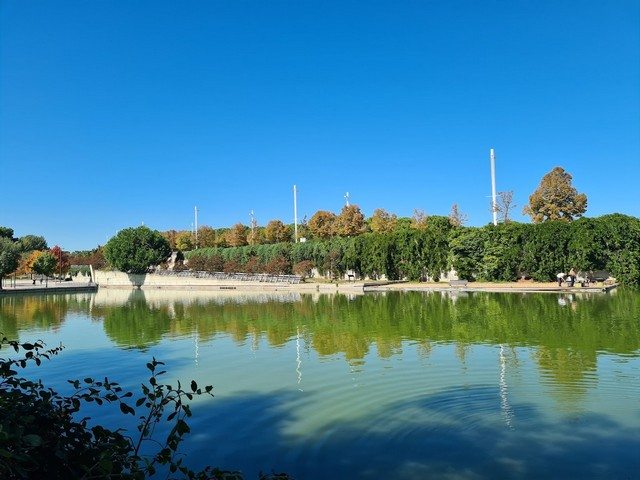 حديقة خوان كارلوس الاول مدريد