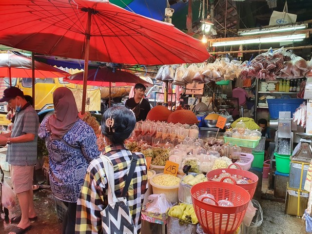 سوق كلونج توي بانكوك