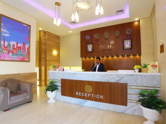 أحد مكاتب الاستقبال في فندق المنطقة الحرة الكويت