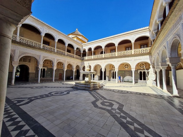 قصر كاسا دي بيلاطس اشبيلية من اشهر اماكن السياحة في اسبانيا اشبيلية