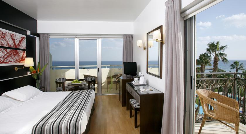 أفضل الفنادق في لارنكا لتعزيز تجربتك السياحية