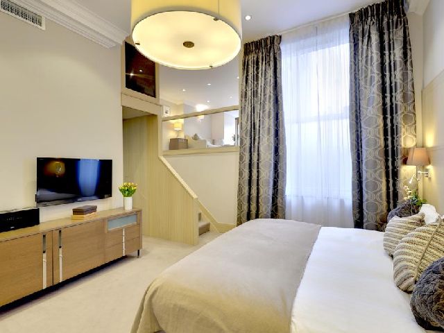 غرفة قياسية في فندق شقة كلافيرلي كورت نايتسبريدج واحد من أبرز شقق فندقيه في لندن خمس نجوم