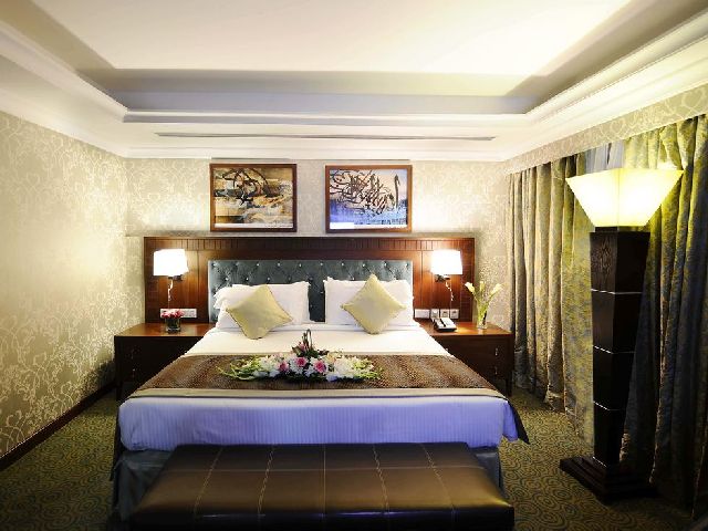 غرفة قياسية من فندق ميلينيوم العقيق ضمن قائمة اجنحة فندقية بالمدينة المنورة