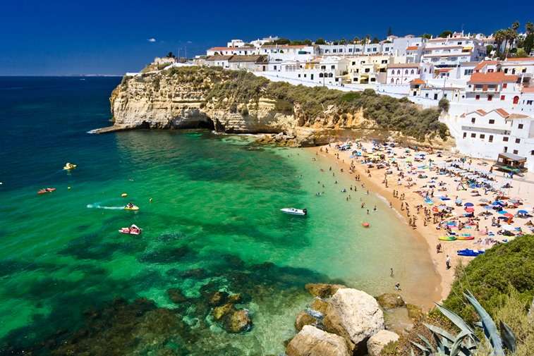 أفضل 6 أنشطة تُمارسها في شاطئ ماربيا اسبانيا