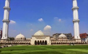 افضل 5 اشياء يمكنكم رؤيتها في مسجد رايا باندونق اندونيسيا