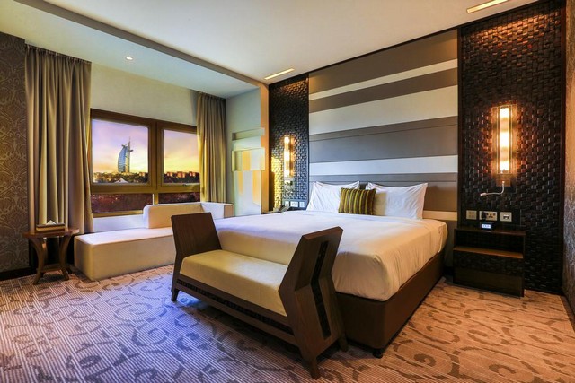 فندق متروبوليتان دبي يتميّز بكونه من أحلى فنادق دبي 4 نجوم شارع الشيخ زايد حيث الأنشطة الترفيهية.