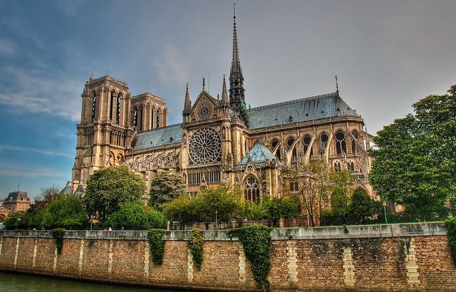 كاتدرائية نوتر دام من من اهم كنائس باريس السياحية