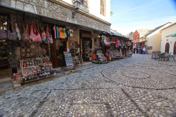 السوق القديم في موستار من افضل اماكن السياحة في مدينة موستار البوسنة والهرسك