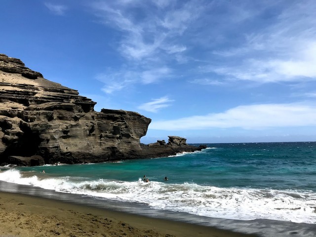 شاطئ باباكوليا جرين ساند في هاواي
