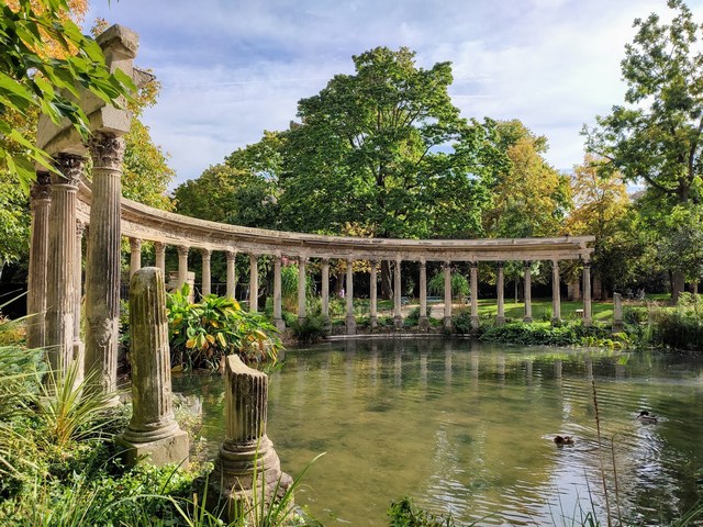 حديقة مونسو في باريس