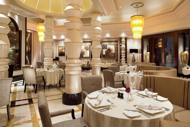 مطاعم فندق قصر مكة رافلز مُبهرة