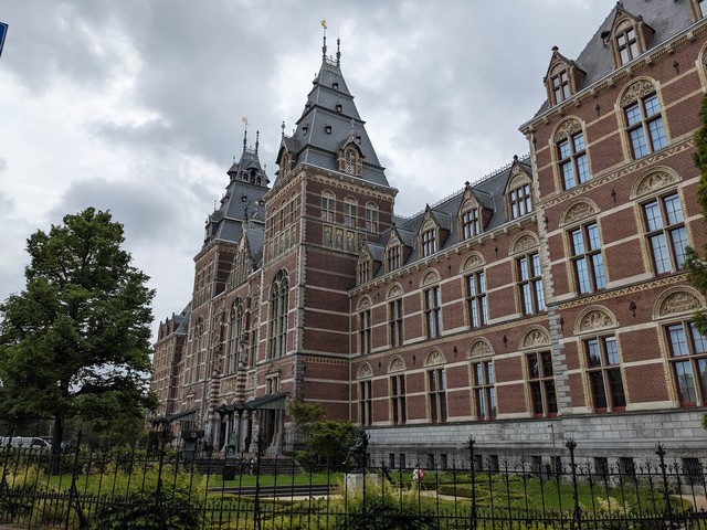 اشهر متحف في امستردام
