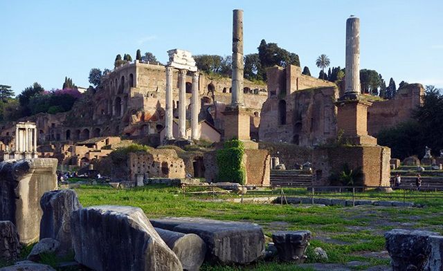 المنتدى الروماني في روما ايطاليا