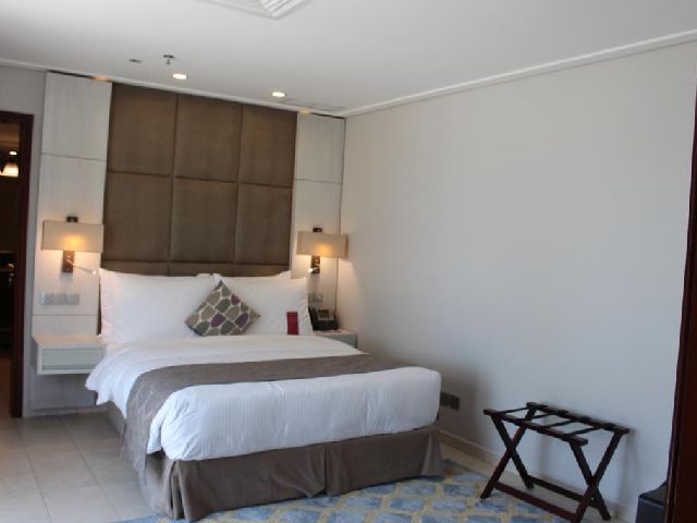 صورة لغرفة قياسية في موفنبيك البدع من فنادق السالميه خمس نجوم 
