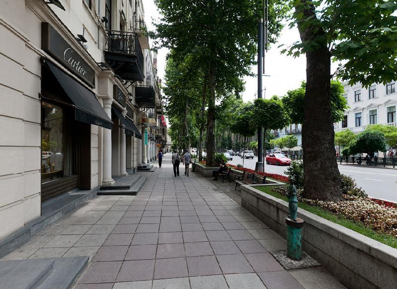 شارع روستافيلي يقع في قلب أماكن التسوق في تبليسي